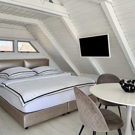 Seehuette Neusiedlersee - Strandhaus, Elektroboot Inklusive Руст Екстер'єр фото