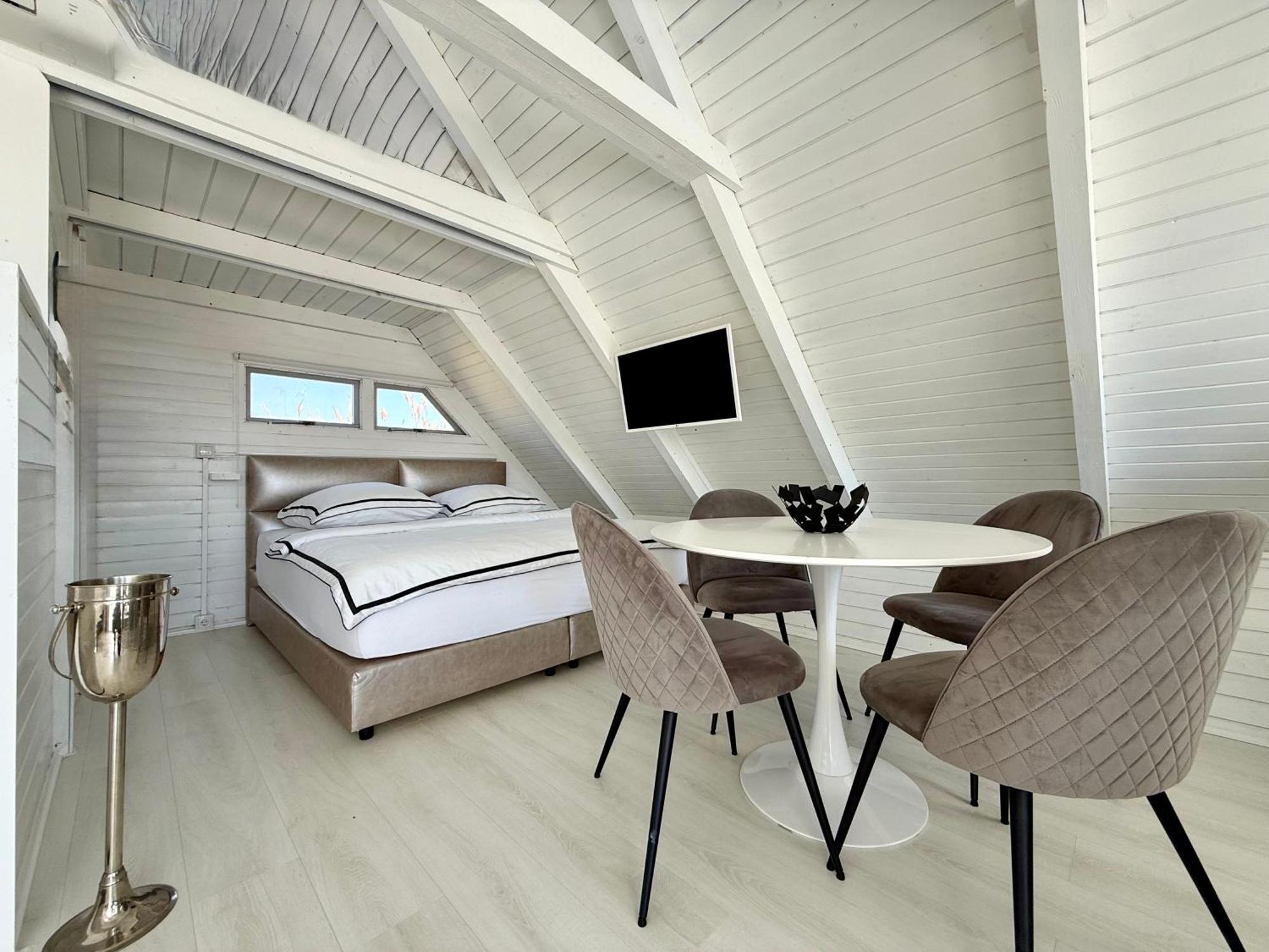 Seehuette Neusiedlersee - Strandhaus, Elektroboot Inklusive Руст Екстер'єр фото